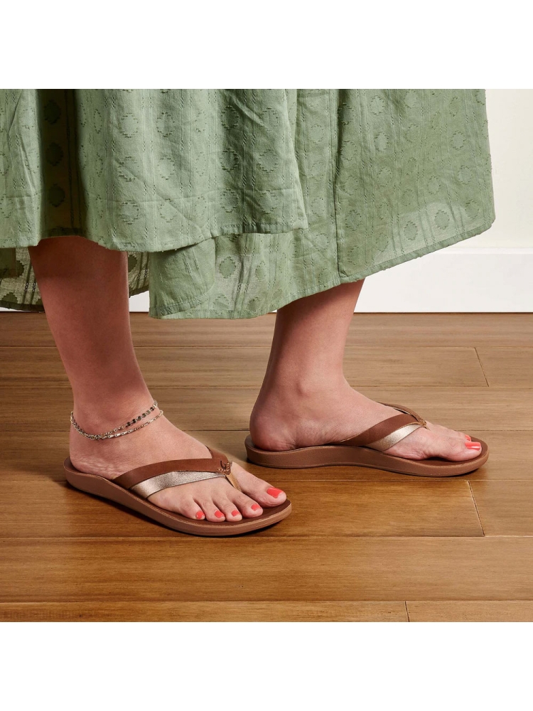 Olukai Kaekae Women's Sahara/Bubbly 20374-FMFA slippers online bestellen bij Kathmandu Outdoor & Travel