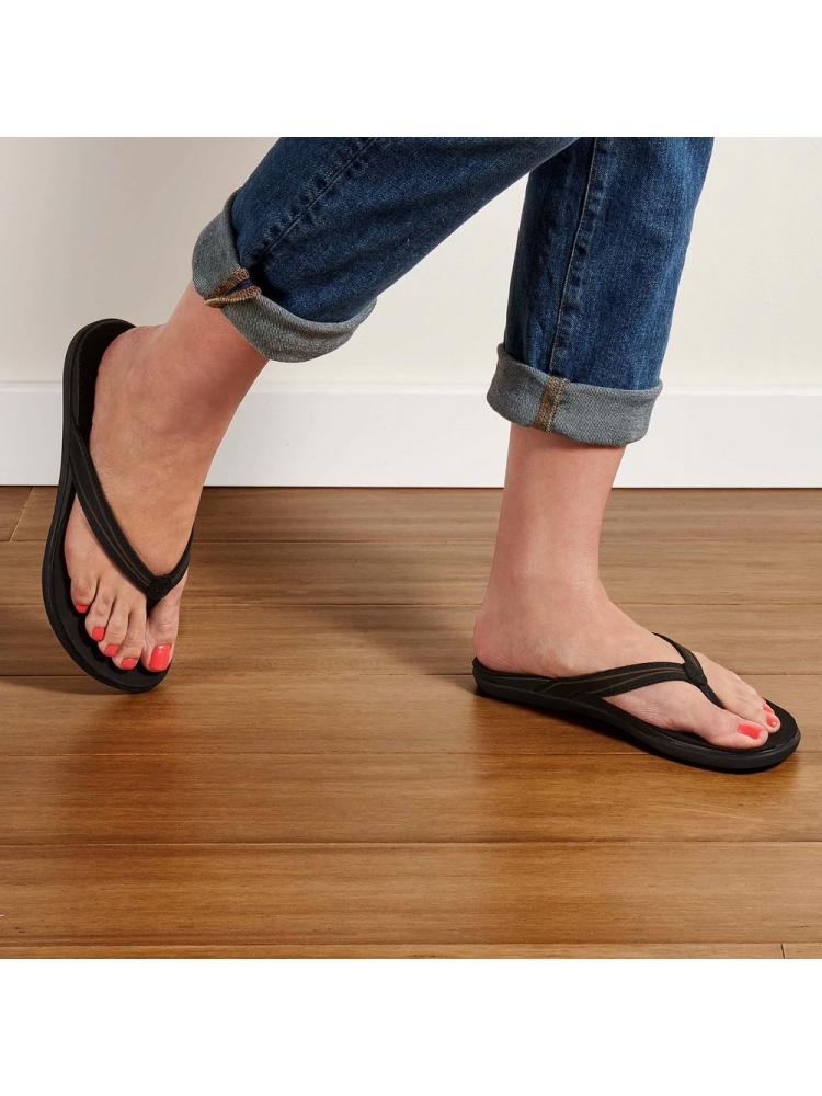 Olukai Aukai Women's Black/Black 20442-4040 slippers online bestellen bij Kathmandu Outdoor & Travel