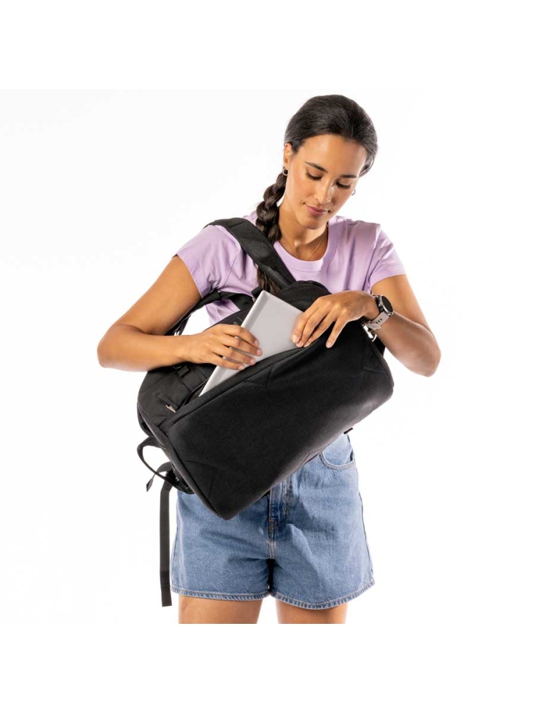 Bach Dr. Duffel 20 Black B289931-0001 duffels online bestellen bij Kathmandu Outdoor & Travel