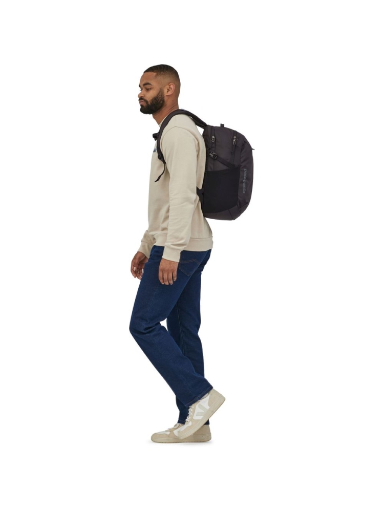 Patagonia Patagonia Refugio Day Pack 26L 47913-BLK dagrugzakken Patagonia Refugio Day Pack 26L Black 47913-BLK dagrugzakken online bestellen bij Kathmandu Outdoor & Travel