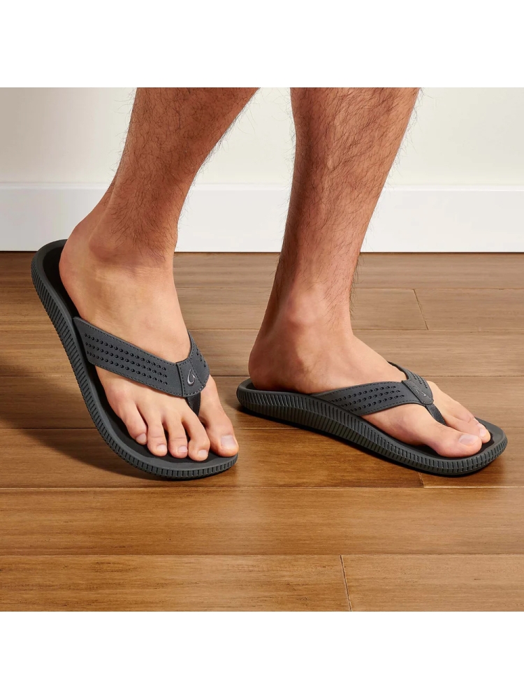 Olukai Ulele Dark Shadow/Black 10435-6C40 slippers online bestellen bij Kathmandu Outdoor & Travel
