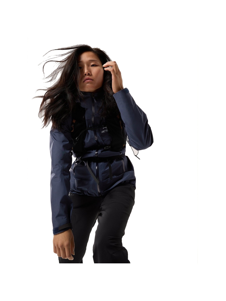 Arc'teryx Beta LT Jacket Women's Black Sapphire 6716-001280 jassen online bestellen bij Kathmandu Outdoor & Travel