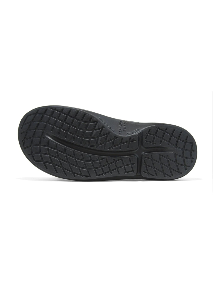 Oofos OOcloog Black/Matte 1200-BLCK slippers online bestellen bij Kathmandu Outdoor & Travel