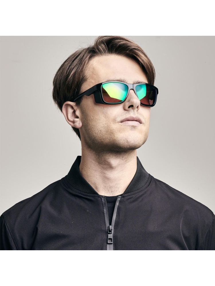 Sinner Whitepass II Shiny Black/Matte Black SISU-875-10-48 zonnebrillen online bestellen bij Kathmandu Outdoor & Travel