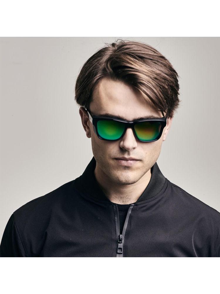 Sinner Whitepass II Shiny Black/Matte Black SISU-875-10-48 zonnebrillen online bestellen bij Kathmandu Outdoor & Travel