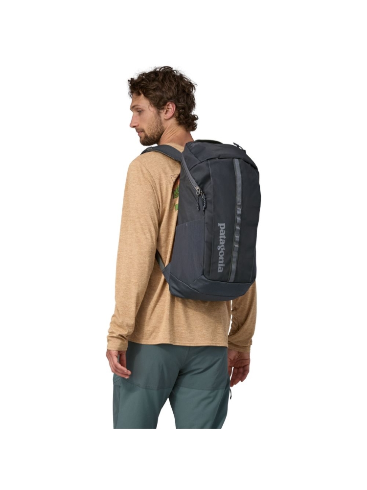 Patagonia Black Hole Pack 25L Smolder Blue 49298-SMDB dagrugzakken online bestellen bij Kathmandu Outdoor & Travel