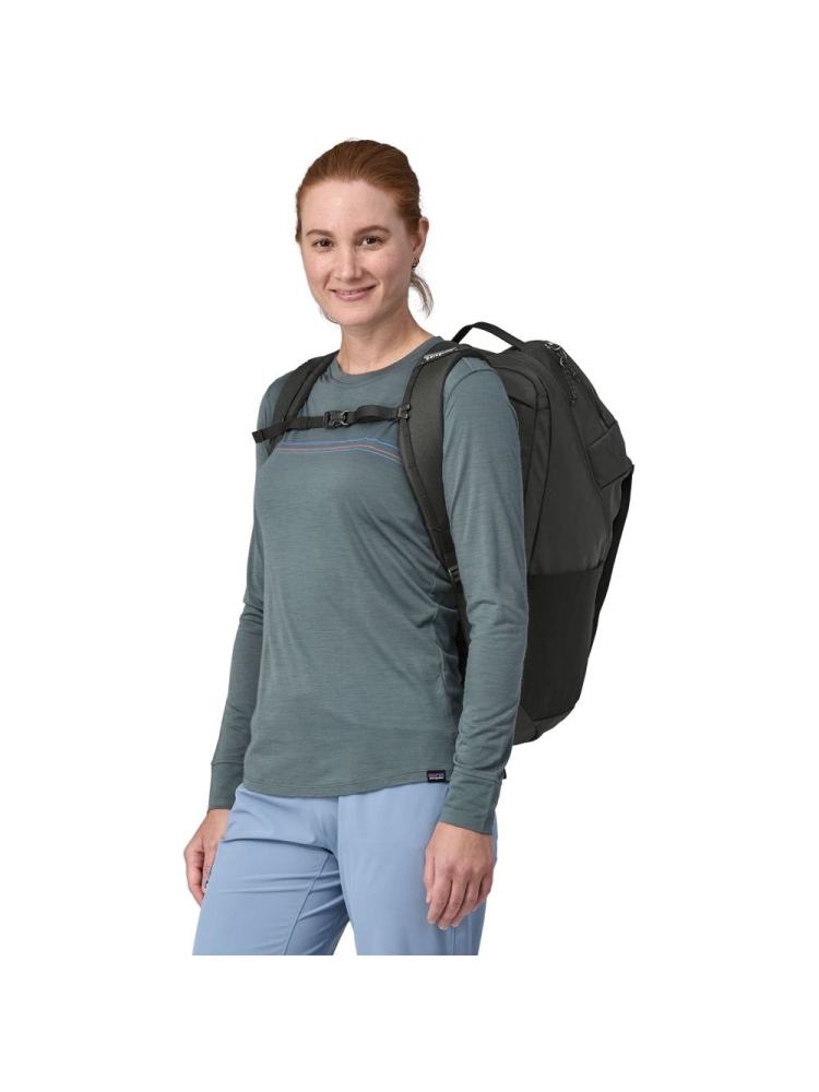 Patagonia Black Hole Pack 32L Black 49302-BLK dagrugzakken online bestellen bij Kathmandu Outdoor & Travel