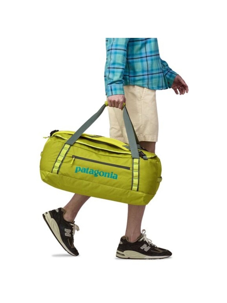 Patagonia Black Hole Duffel 55L Phosphorus Green 49343-PHGN duffels online bestellen bij Kathmandu Outdoor & Travel