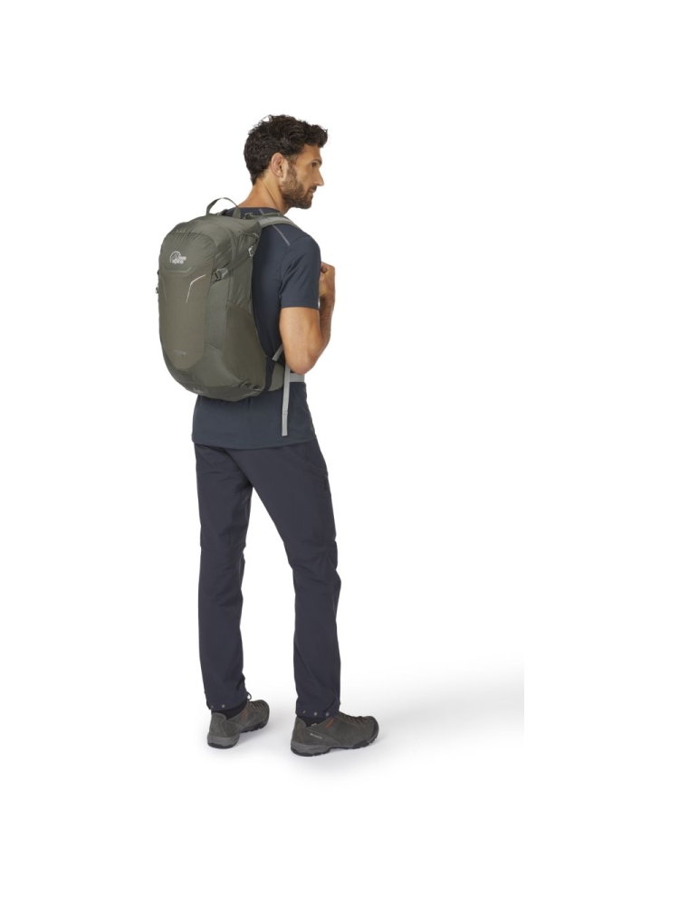 Lowe Alpine Lowe Alpine AirZone Active 18 FTF-19-LKH-18 dagrugzakken Lowe Alpine AirZone Active 18 Light Khaki FTF-19-LKH-18 dagrugzakken online bestellen bij Kathmandu Outdoor & Travel