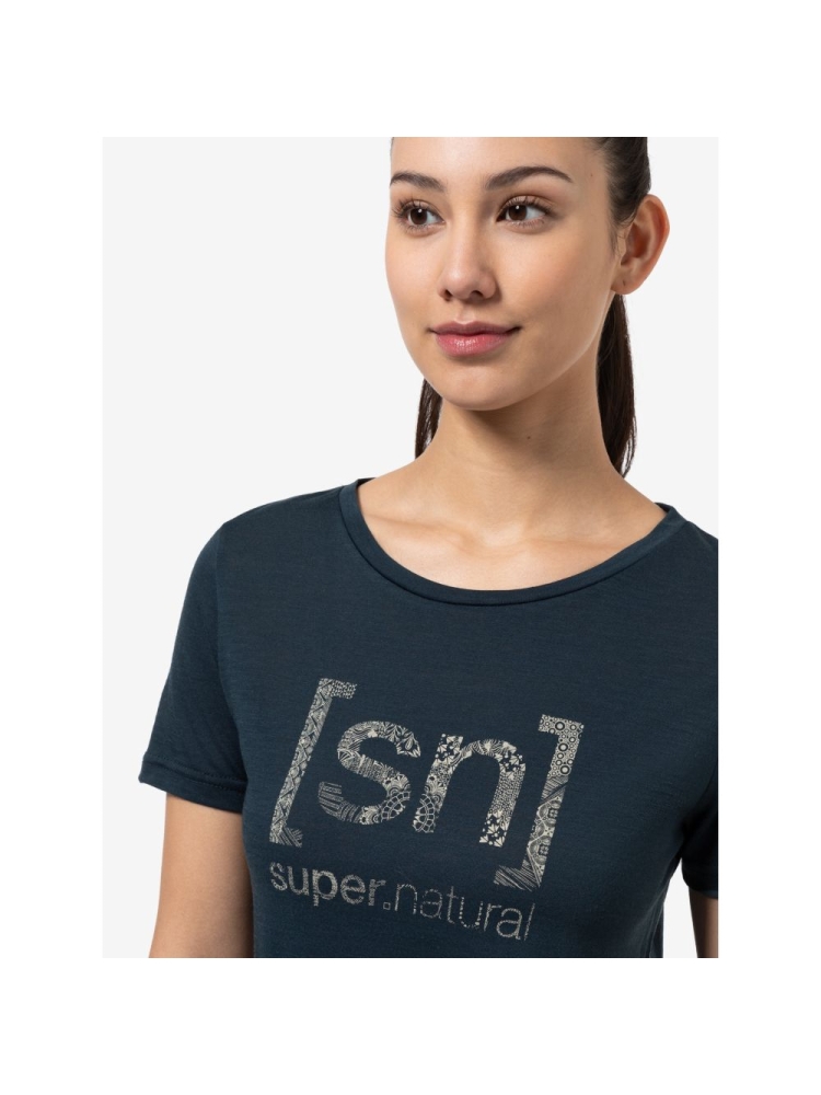 Super Natural Arabesque Tee Women's Blueberry/Semolina SNWP03154-37A shirts en tops online bestellen bij Kathmandu Outdoor & Travel