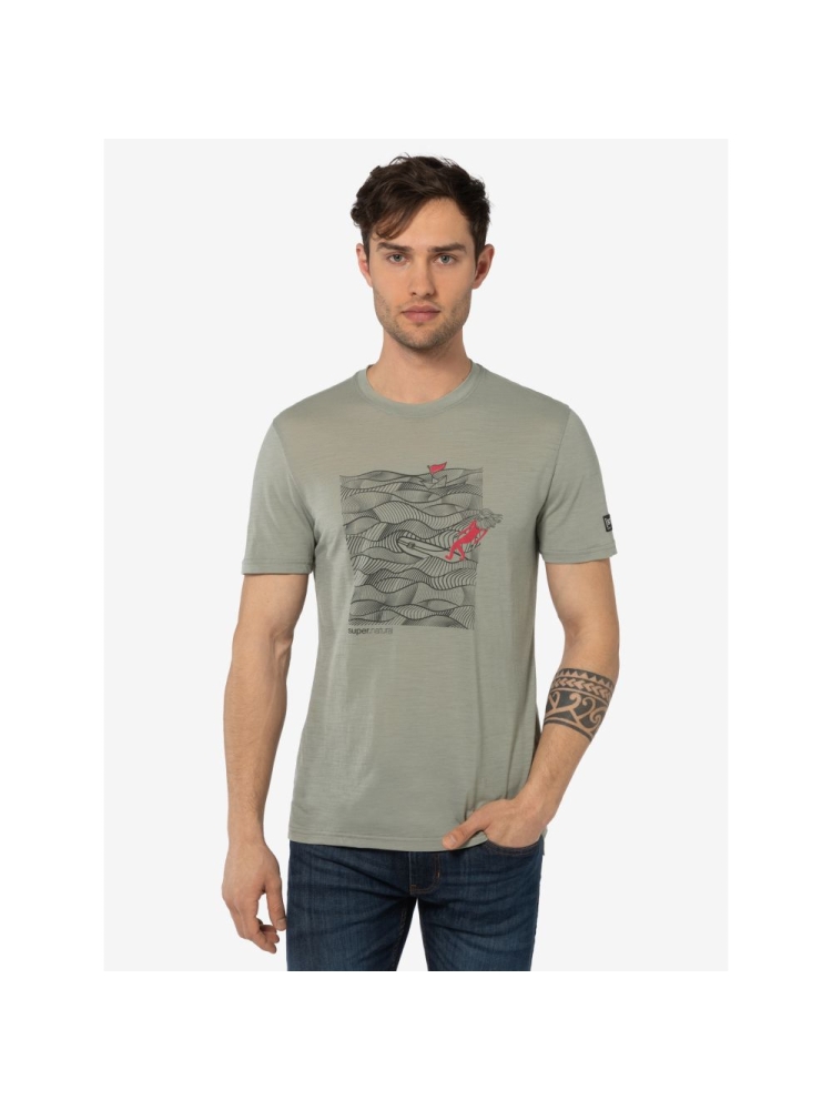 Super Natural Longbeard Surfer Tee Dried Sage/Black Ink/Smile SNMP01156-20B shirts en tops online bestellen bij Kathmandu Outdoor & Travel