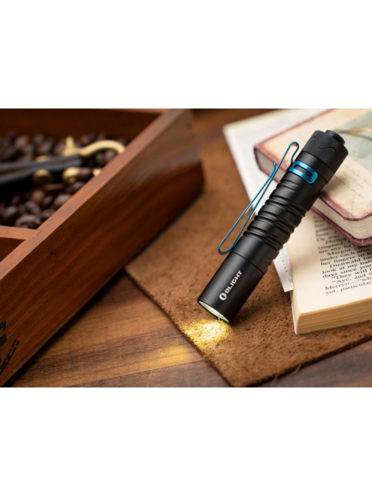 Olight I5R EOS Zwart OL I5R EOS verlichting online bestellen bij Kathmandu Outdoor & Travel