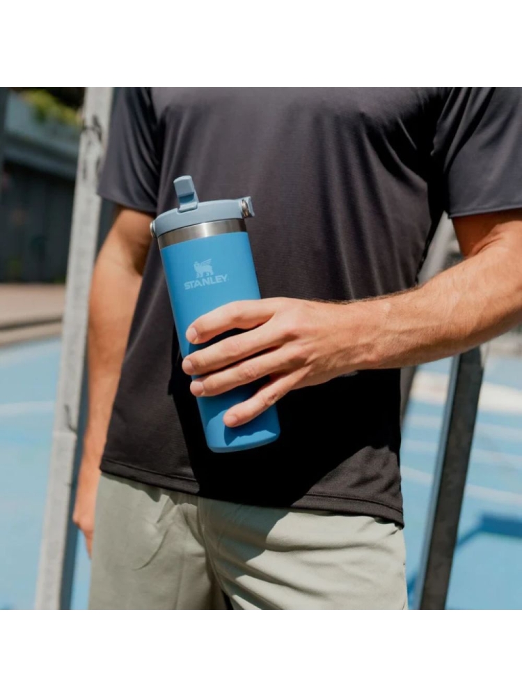 Stanley The IceFlow Flip Straw Tumbler 0,89L Azure 10-09993-313 drinkflessen en thermosflessen online bestellen bij Kathmandu Outdoor & Travel
