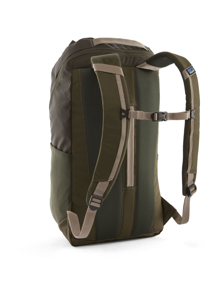 Patagonia Black Hole Pack 25L Pine Needle Green 49298-PNGR dagrugzakken online bestellen bij Kathmandu Outdoor & Travel