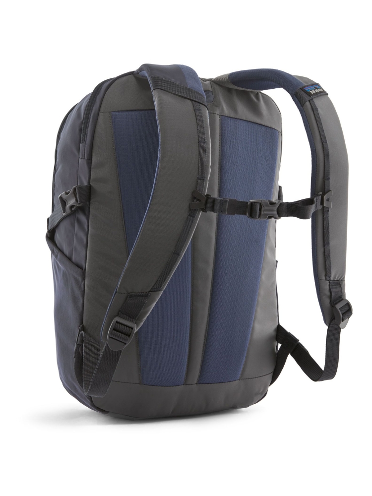 Patagonia Patagonia Refugio Day Pack 26L 47913-SMDB dagrugzakken Patagonia Refugio Day Pack 26L Smolder Blue 47913-SMDB dagrugzakken online bestellen bij Kathmandu Outdoor & Travel