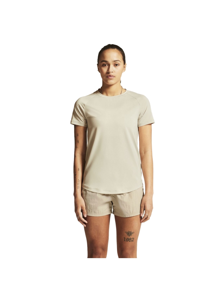Craft Collective SS Tee Women's Plaster 1916026-214000 shirts en tops online bestellen bij Kathmandu Outdoor & Travel