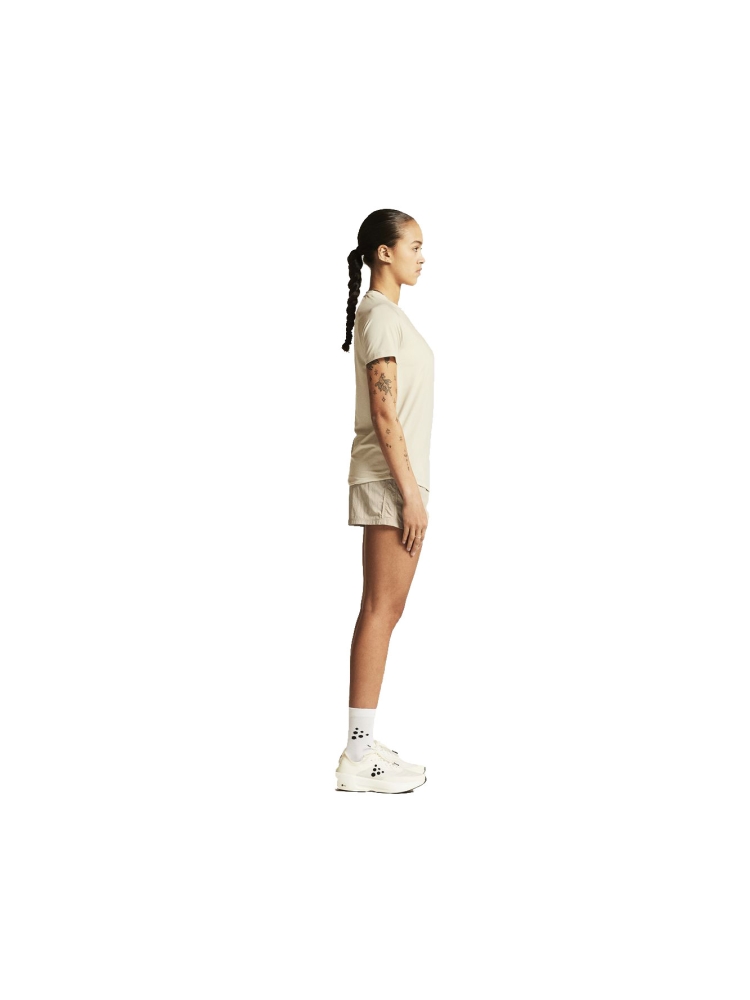 Craft Collective SS Tee Women's Plaster 1916026-214000 shirts en tops online bestellen bij Kathmandu Outdoor & Travel