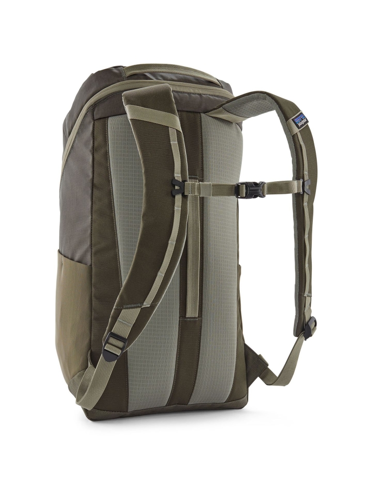 Patagonia Black Hole Pack 25L Basin Green 49298-BSNG dagrugzakken online bestellen bij Kathmandu Outdoor & Travel