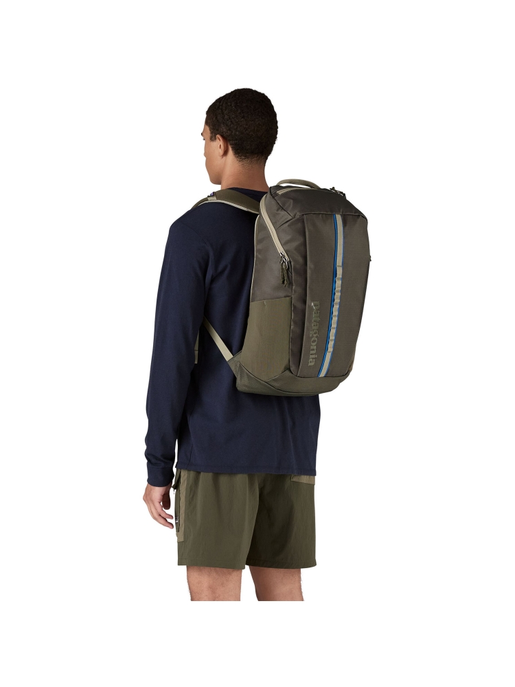 Patagonia Black Hole Pack 25L Basin Green 49298-BSNG dagrugzakken online bestellen bij Kathmandu Outdoor & Travel