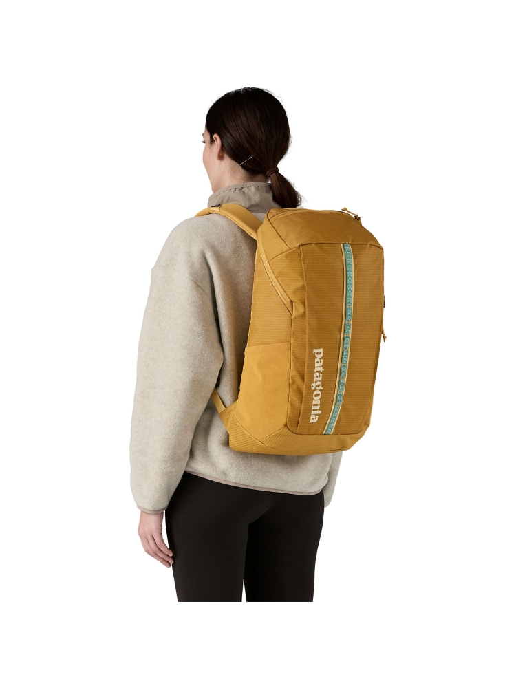Patagonia Black Hole Pack 25L Pufferfish Gold w/Beeswax Tan 49298-PGTA dagrugzakken online bestellen bij Kathmandu Outdoor & Travel