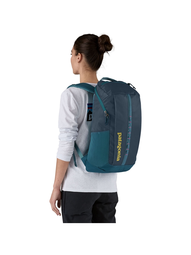 Patagonia Black Hole Pack 25L Tidal Teal 49298-TDT dagrugzakken online bestellen bij Kathmandu Outdoor & Travel