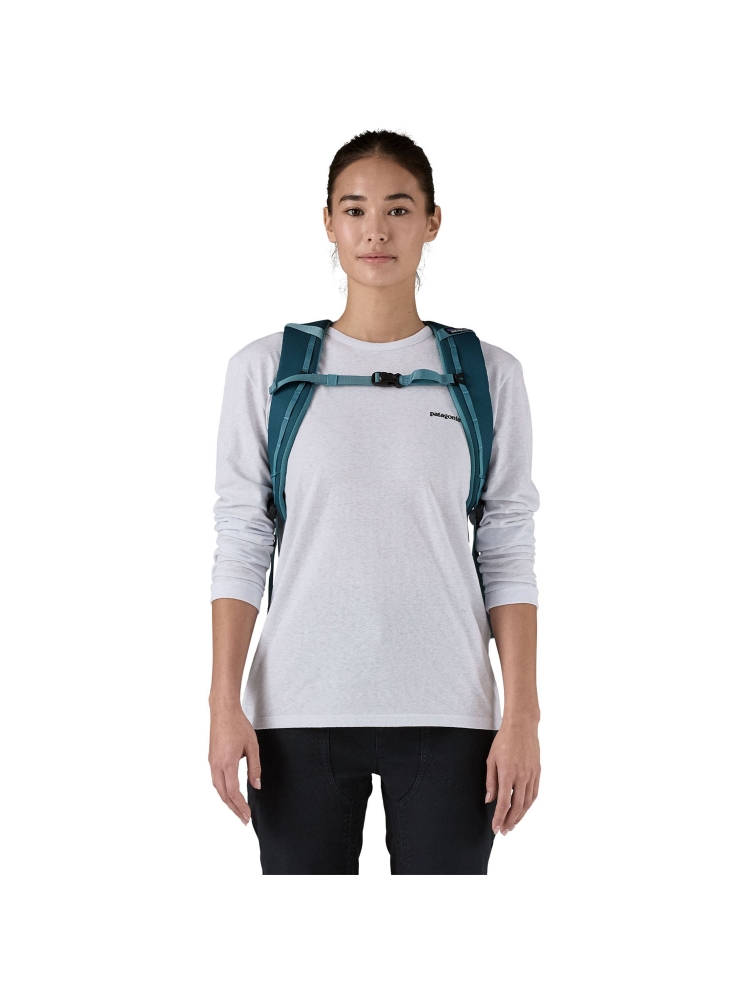 Patagonia Black Hole Pack 25L Tidal Teal 49298-TDT dagrugzakken online bestellen bij Kathmandu Outdoor & Travel