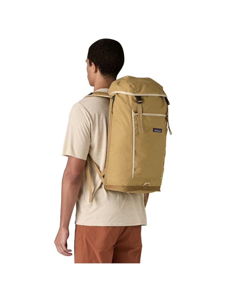 Patagonia Fieldsmith Lid Pack Classic Tan 48548-CSC dagrugzakken online bestellen bij Kathmandu Outdoor & Travel