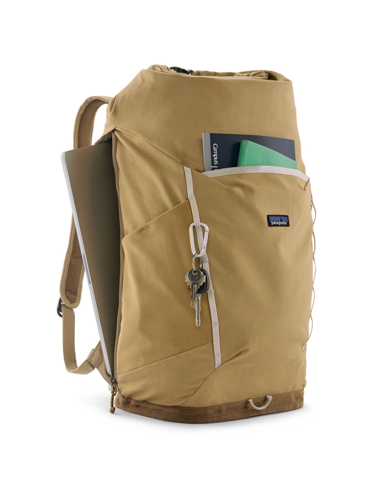 Patagonia Fieldsmith Roll Top Pack Classic Tan 48543-CSC dagrugzakken online bestellen bij Kathmandu Outdoor & Travel