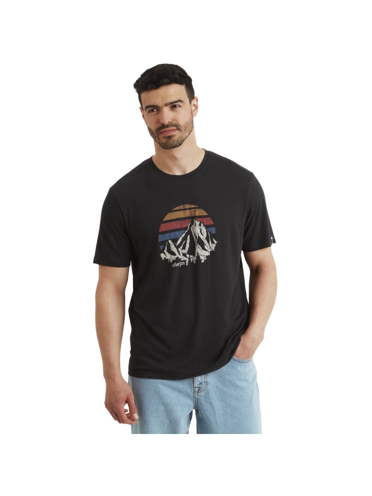 Sherpa Adventure Gear Bali Retro Sunset Tee Black SM11065-130 shirts en tops online bestellen bij Kathmandu Outdoor & Travel