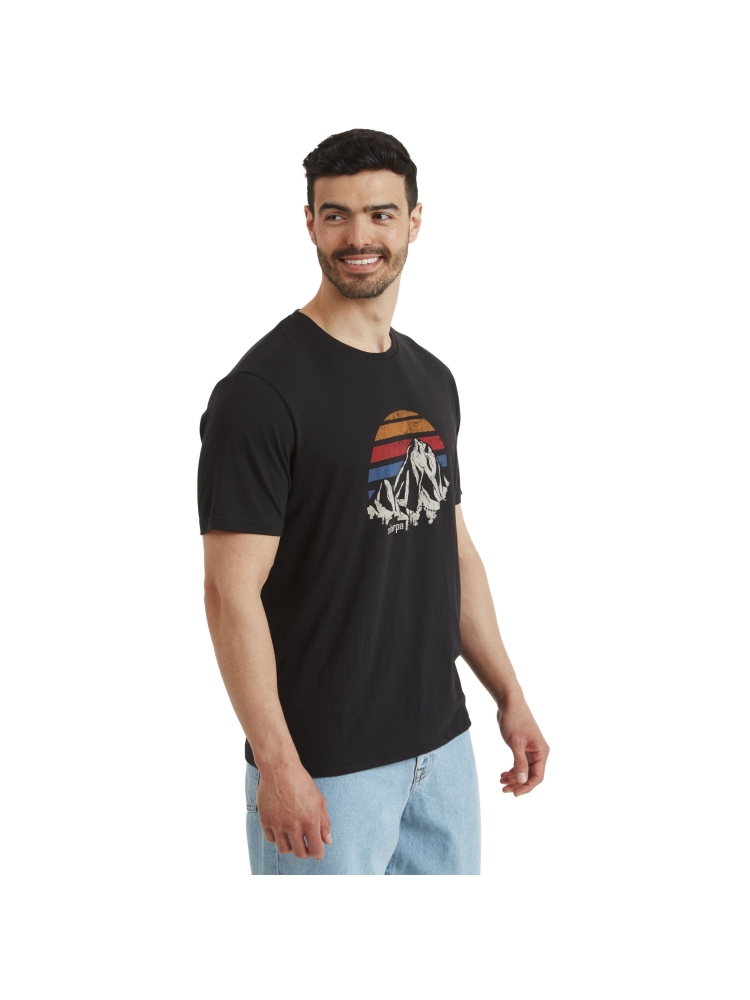 Sherpa Adventure Gear Bali Retro Sunset Tee Black SM11065-130 shirts en tops online bestellen bij Kathmandu Outdoor & Travel