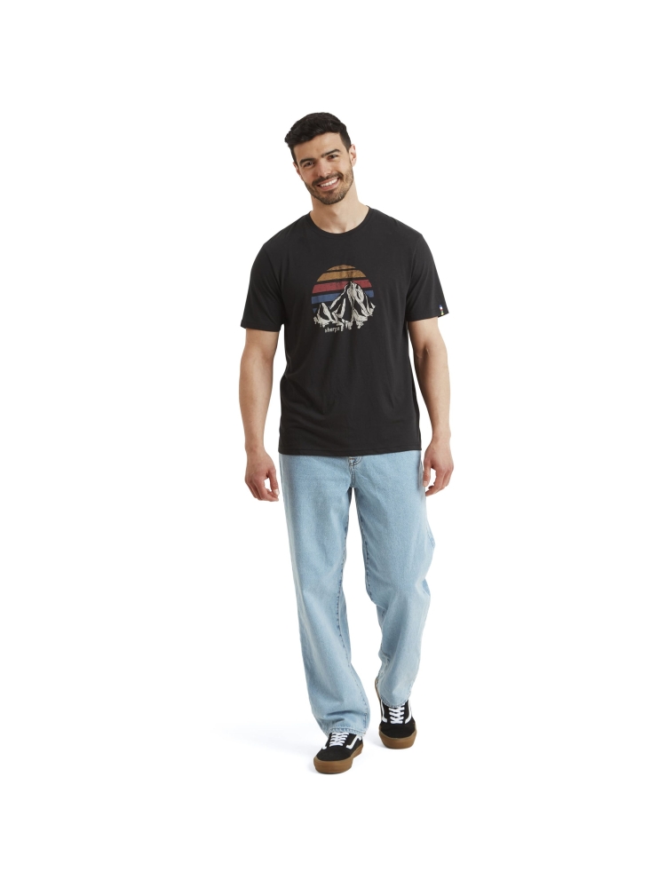 Sherpa Adventure Gear Bali Retro Sunset Tee Black SM11065-130 shirts en tops online bestellen bij Kathmandu Outdoor & Travel