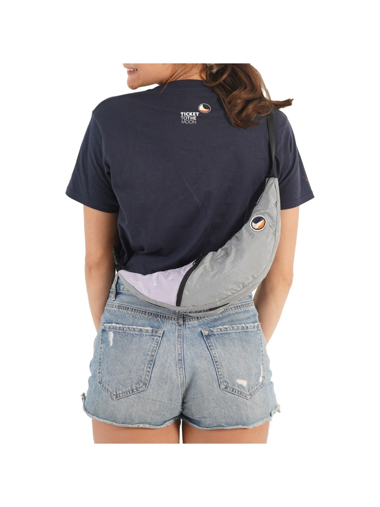Ticket to the Moon Ticket to the Moon Upcycled Sling Bag TMSLB0219 tassen Ticket to the Moon Upcycled Sling Bag Light Grey / Light Purple TMSLB0219 tassen online bestellen bij Kathmandu Outdoor & Travel