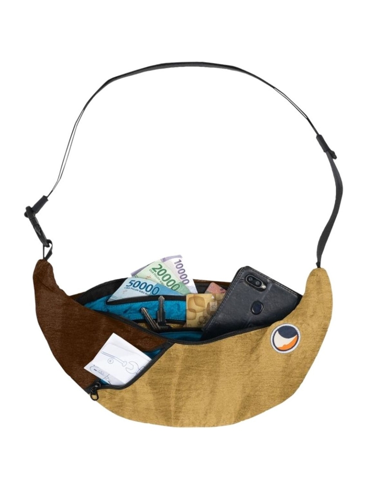 Ticket to the Moon Ticket to the Moon Upcycled Sling Bag TMSLB7004 tassen Ticket to the Moon Upcycled Sling Bag Sand / Chocolate TMSLB7004 tassen online bestellen bij Kathmandu Outdoor & Travel