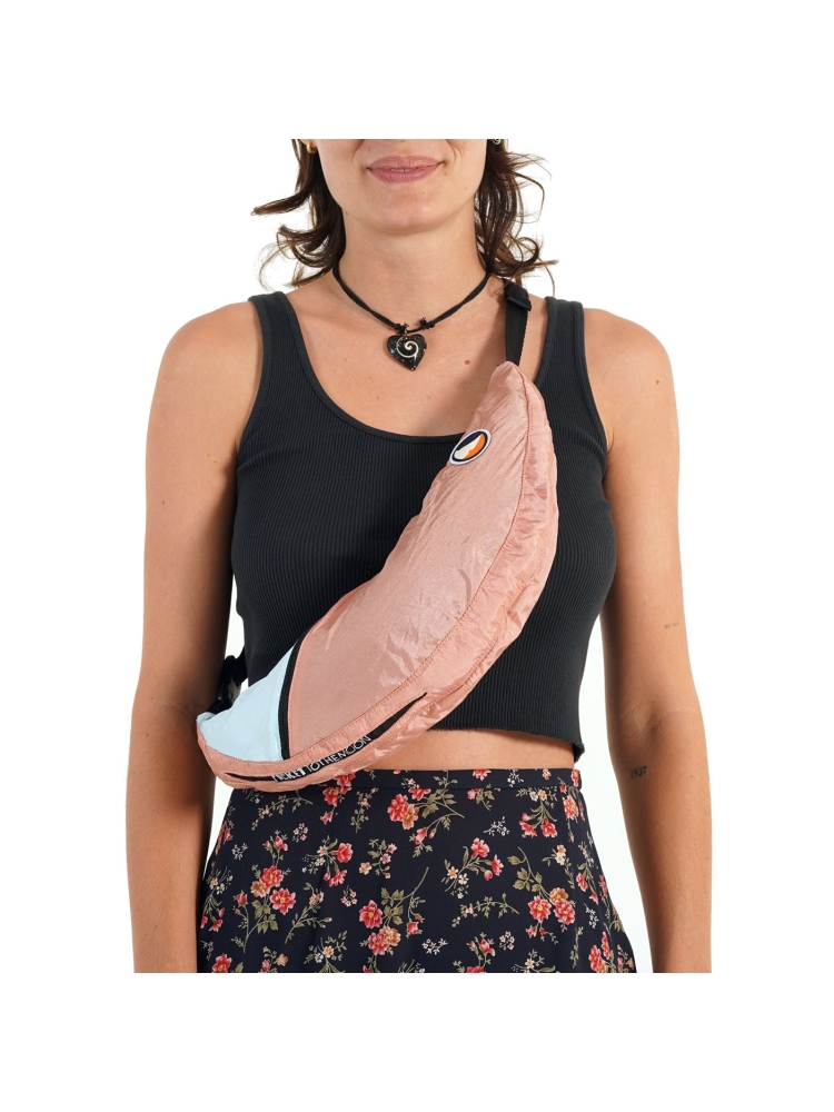Ticket to the Moon Ticket to the Moon Upcycled Sling Bag TMSLB7677 tassen Ticket to the Moon Upcycled Sling Bag Peach / Cloud TMSLB7677 tassen online bestellen bij Kathmandu Outdoor & Travel