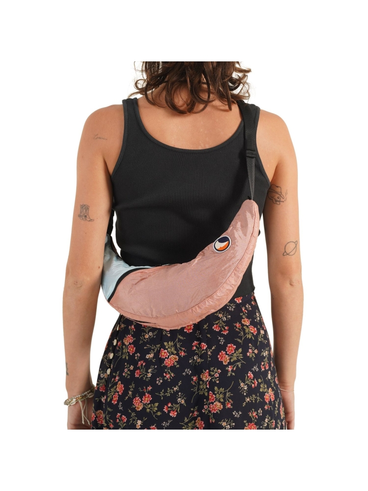 Ticket to the Moon Ticket to the Moon Upcycled Sling Bag TMSLB7677 tassen Ticket to the Moon Upcycled Sling Bag Peach / Cloud TMSLB7677 tassen online bestellen bij Kathmandu Outdoor & Travel
