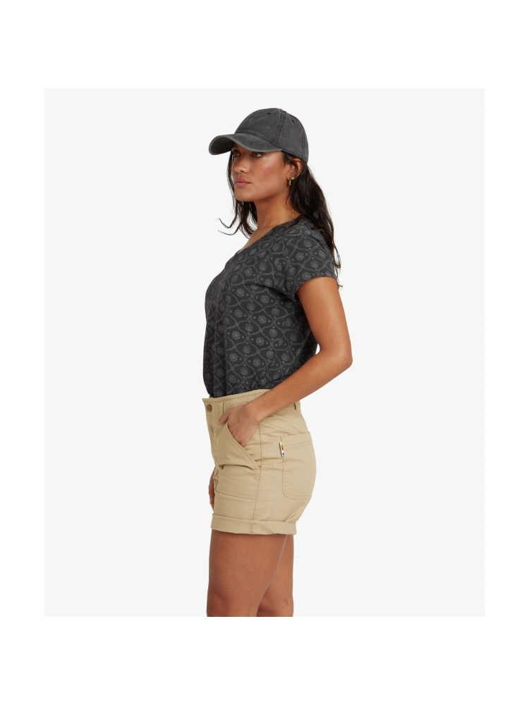 Sherpa Adventure Gear Neha V-Neck Tee Women's Black Sublime SW21019-136 shirts en tops online bestellen bij Kathmandu Outdoor & Travel