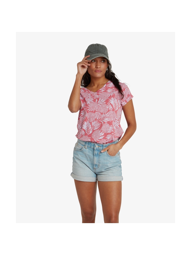 Sherpa Adventure Gear Neha V-Neck Tee Women's Rosie Bhodi Leaf SW21019-462 shirts en tops online bestellen bij Kathmandu Outdoor & Travel