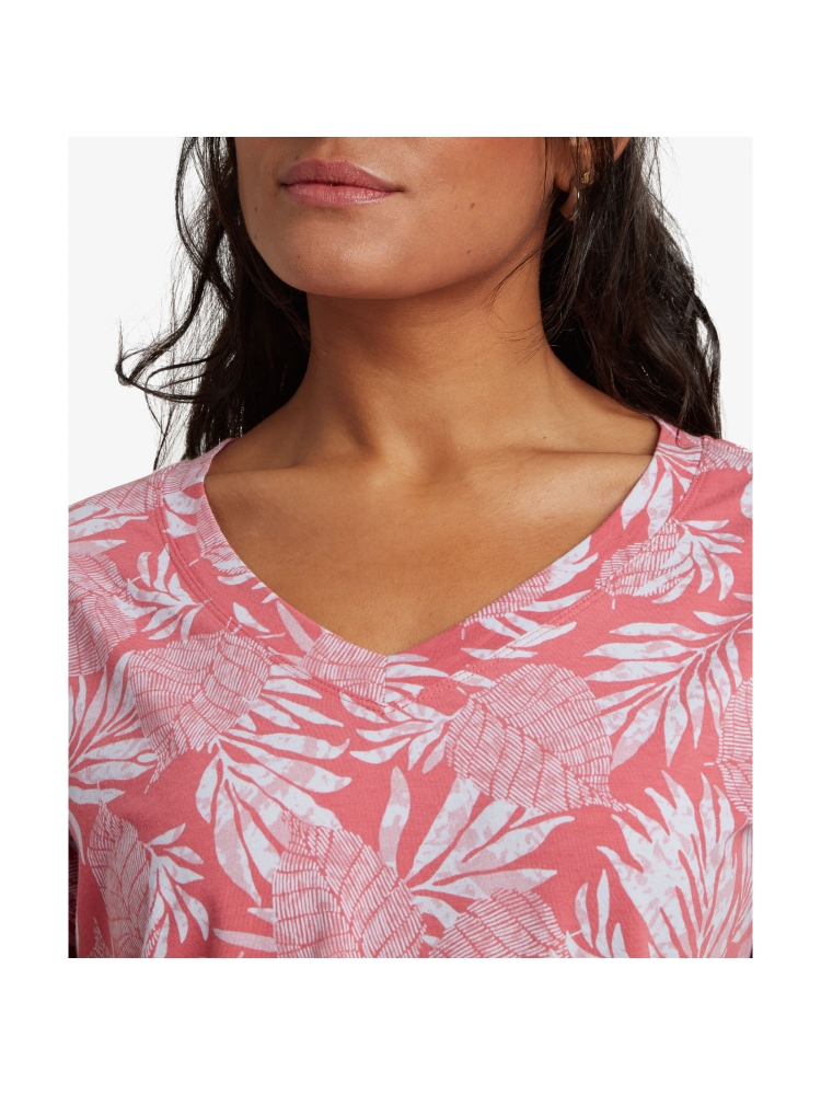 Sherpa Adventure Gear Neha V-Neck Tee Women's Rosie Bhodi Leaf SW21019-462 shirts en tops online bestellen bij Kathmandu Outdoor & Travel