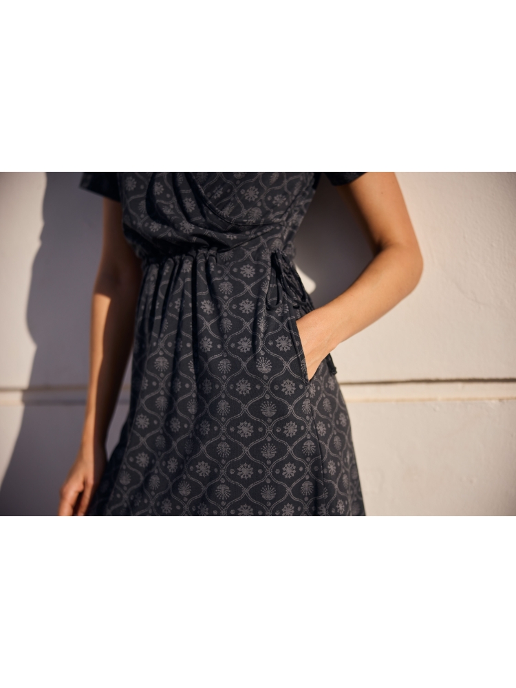 Sherpa Adventure Gear Neha Faux Wrap Dress Women's Black Sublime SW24071-136 jurken en rokken online bestellen bij Kathmandu Outdoor & Travel