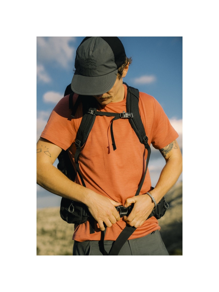 Icebreaker Mer 150 Tech Lite III SS Tee Plume IB0A56WL-0B61 shirts en tops online bestellen bij Kathmandu Outdoor & Travel