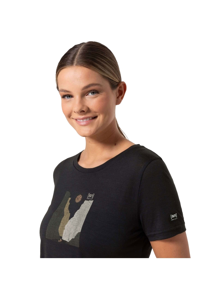 Super Natural Super Natural Rio Grande Tee Women's SNWP03182-X48 shirts en tops Super Natural Rio Grande Tee Women's Jet Black/Various SNWP03182-X48 shirts en tops online bestellen bij Kathmandu Outdoor & Travel