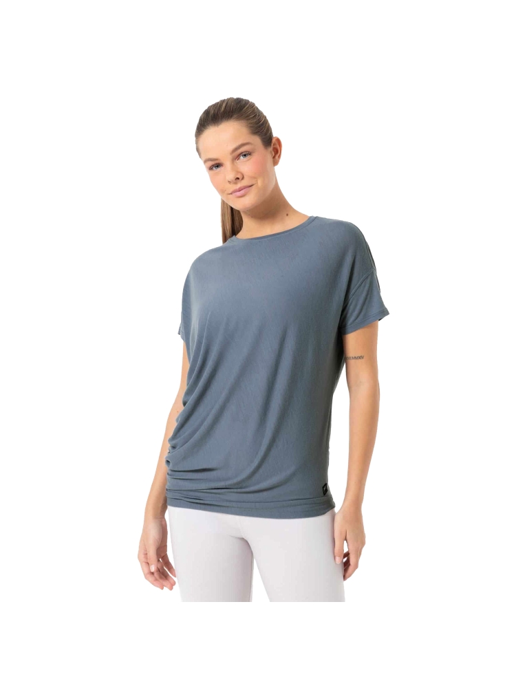Super Natural Yoga Loose Tee Women's Flint Stone SNW013470-77D shirts en tops online bestellen bij Kathmandu Outdoor & Travel
