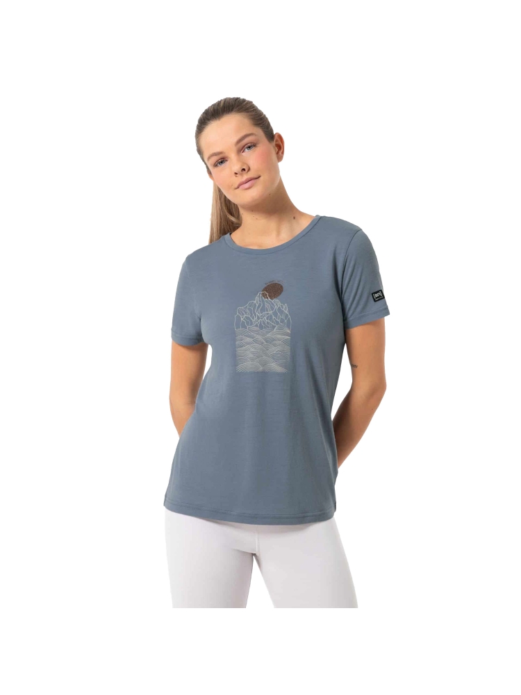 Super Natural Preikestolen Cliffs Tee Women's Flint Stone/Feather Grey/Coppe SNWP03128-15F shirts en tops online bestellen bij Kathmandu Outdoor & Travel