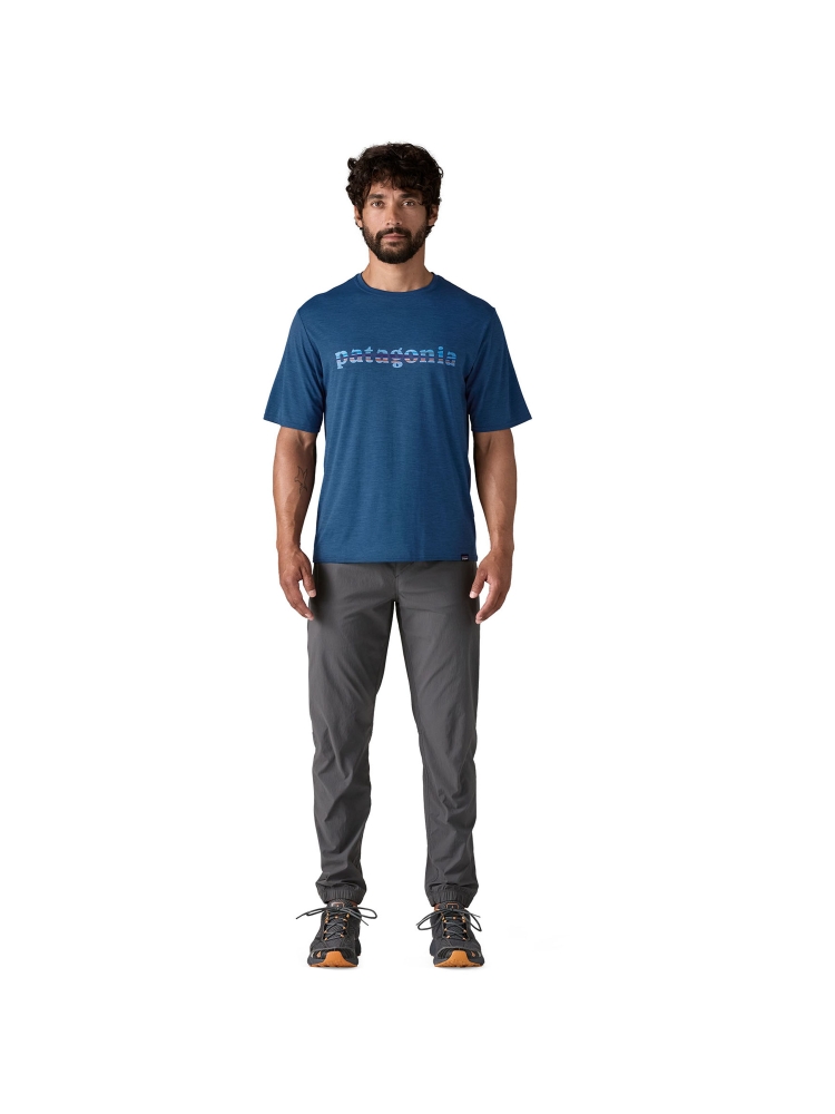 Patagonia Cap Cool Daily Graphic Shirt '73 Text Logo: Clement Blue X- 45235-TCLX shirts en tops online bestellen bij Kathmandu Outdoor & Travel