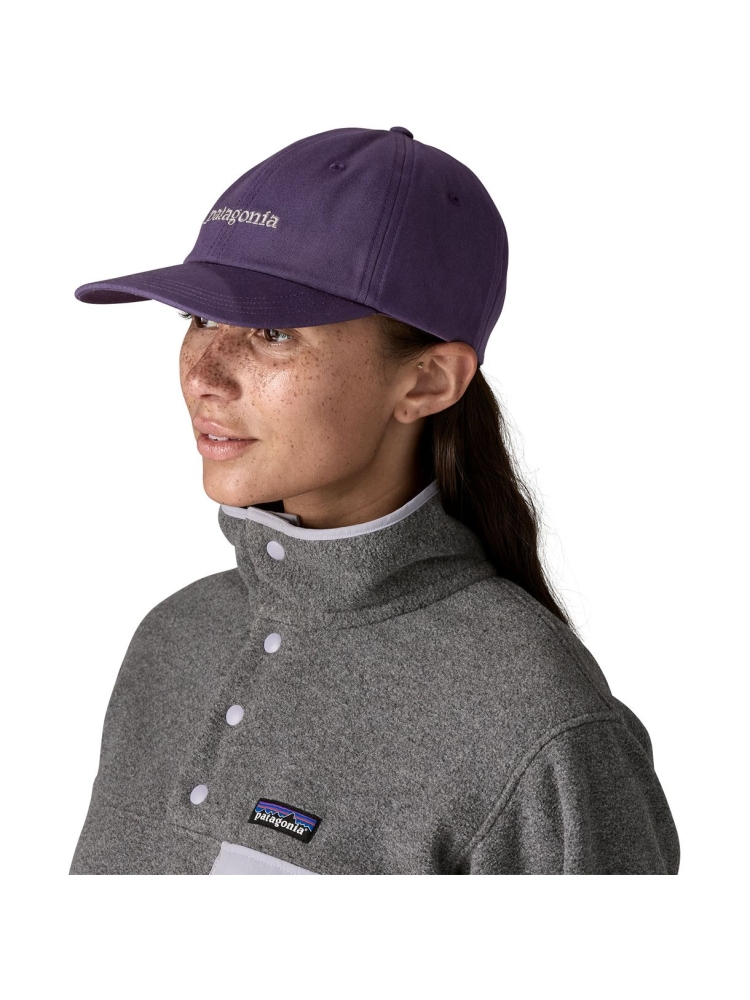 Patagonia Patagonia Fitz Roy Icon Trad Cap 38364-TLPM kleding accessoires Patagonia Fitz Roy Icon Trad Cap Text Logo: Plummet Purple 38364-TLPM kleding accessoires online bestellen bij Kathmandu Outdoor & Travel