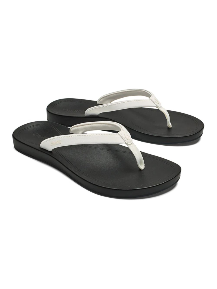 Olukai Uiki Bright White/Lava Rock 20537-WBLR slippers online bestellen bij Kathmandu Outdoor & Travel