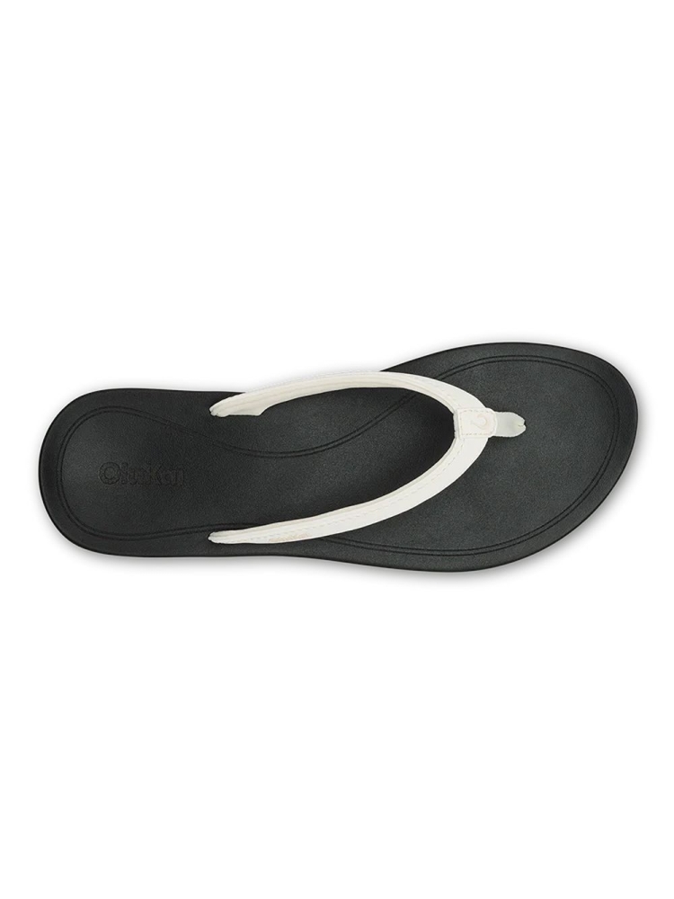 Olukai Uiki Bright White/Lava Rock 20537-WBLR slippers online bestellen bij Kathmandu Outdoor & Travel