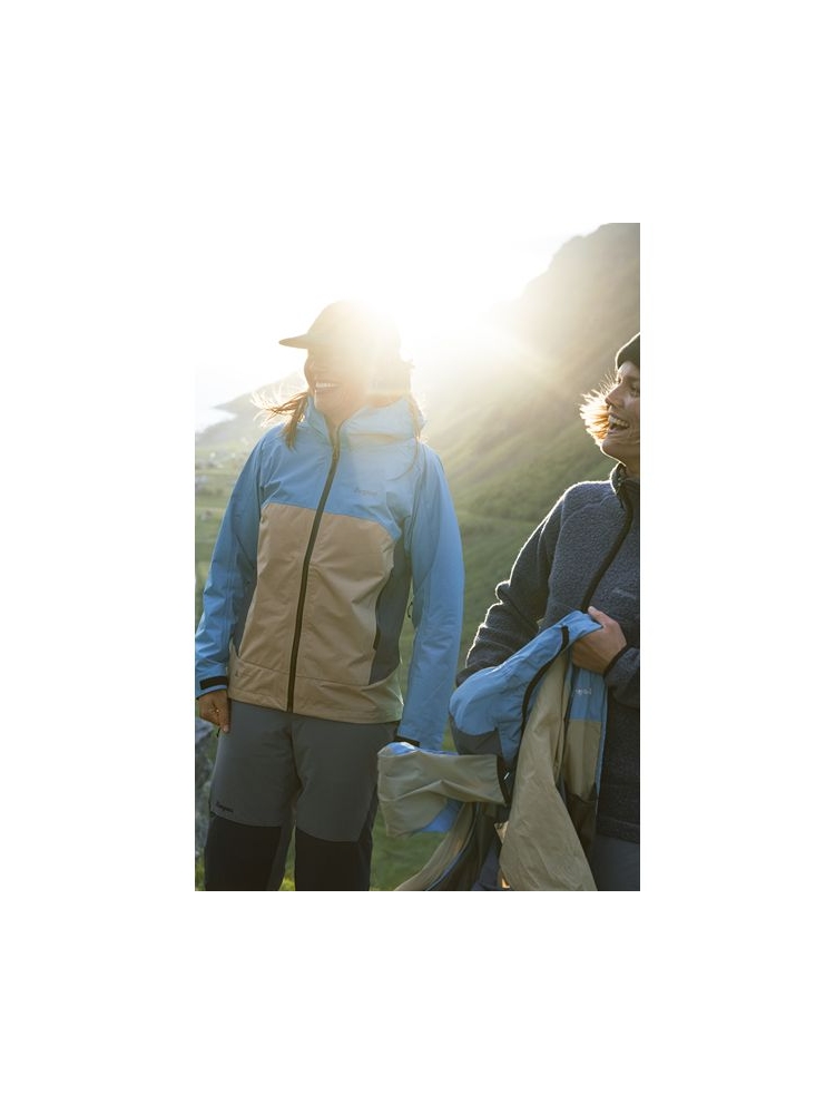 Bergans Vaagaa 3L Shell Jacket Women's Aqua Lagoon / Warm Sand / Gran 3638-25675 jassen online bestellen bij Kathmandu Outdoor & Travel