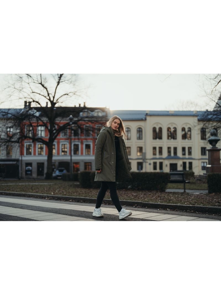 Bergans Bergans Urban Insulated Shell Coat Women 3643-13655 jassen Bergans Urban Insulated Shell Coat Women Dark Green Mud 3643-13655 jassen online bestellen bij Kathmandu Outdoor & Travel