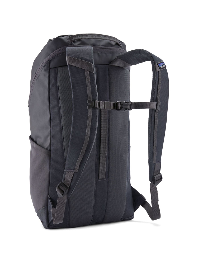 Patagonia Patagonia Black Hole Pack 25L 49298-SMFO-ALL dagrugzakken Patagonia Black Hole Pack 25L Smolder Blue w/Forge Grey 49298-SMFO-ALL dagrugzakken online bestellen bij Kathmandu Outdoor & Travel